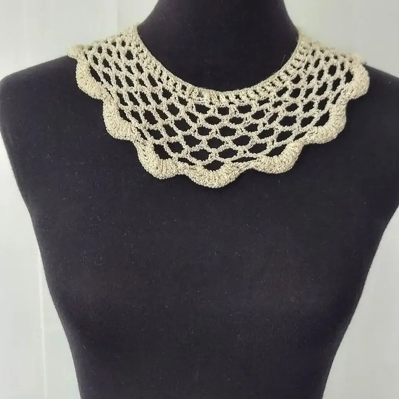 Vintage Accessories - Vintage White Crocheted Collar Buttons in the back